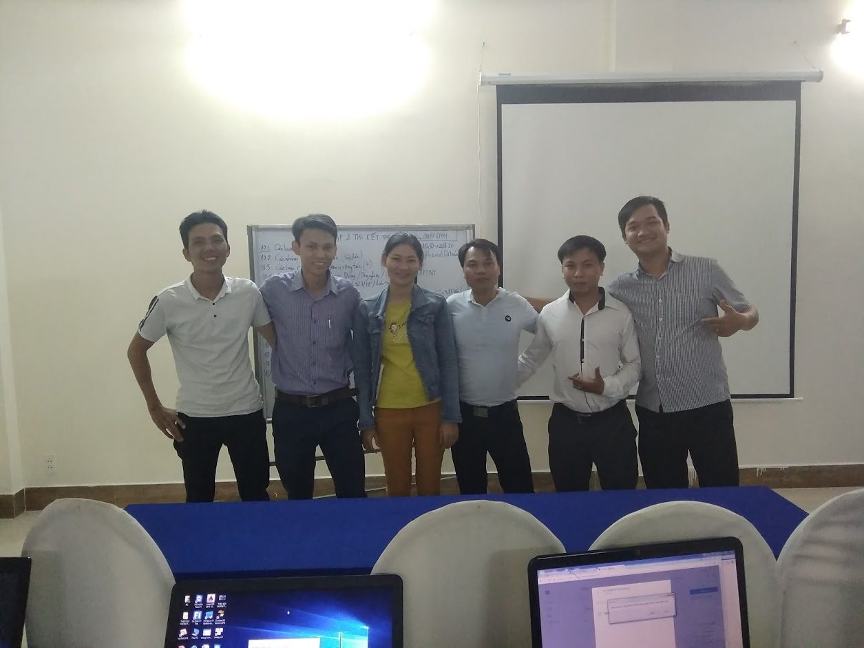 Học viên hoàn thành khóa học và chụp ảnh lưu niệm tại lớp – Đà Nẵng, 2018