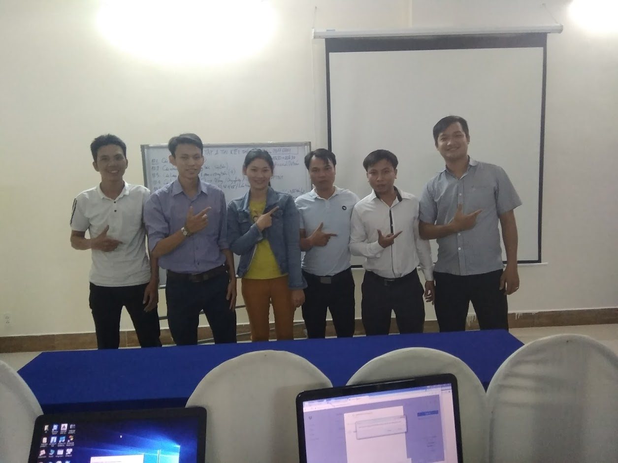 Học viên hoàn thành khóa học và chụp ảnh lưu niệm tại lớp – Đà Nẵng, 2018