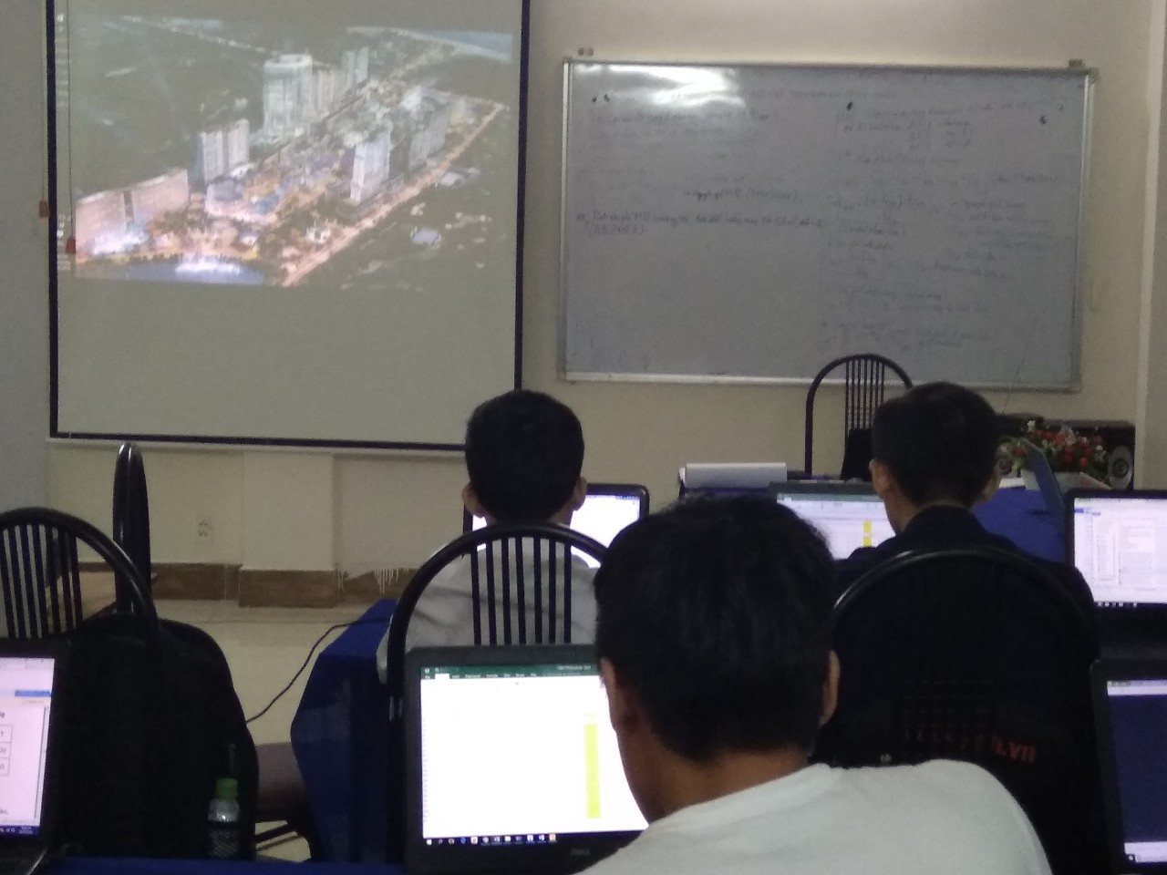 Học viên thực hành nghiệp vụ xây dựng tại lớp đào tạo – Đà Nẵng, 2018